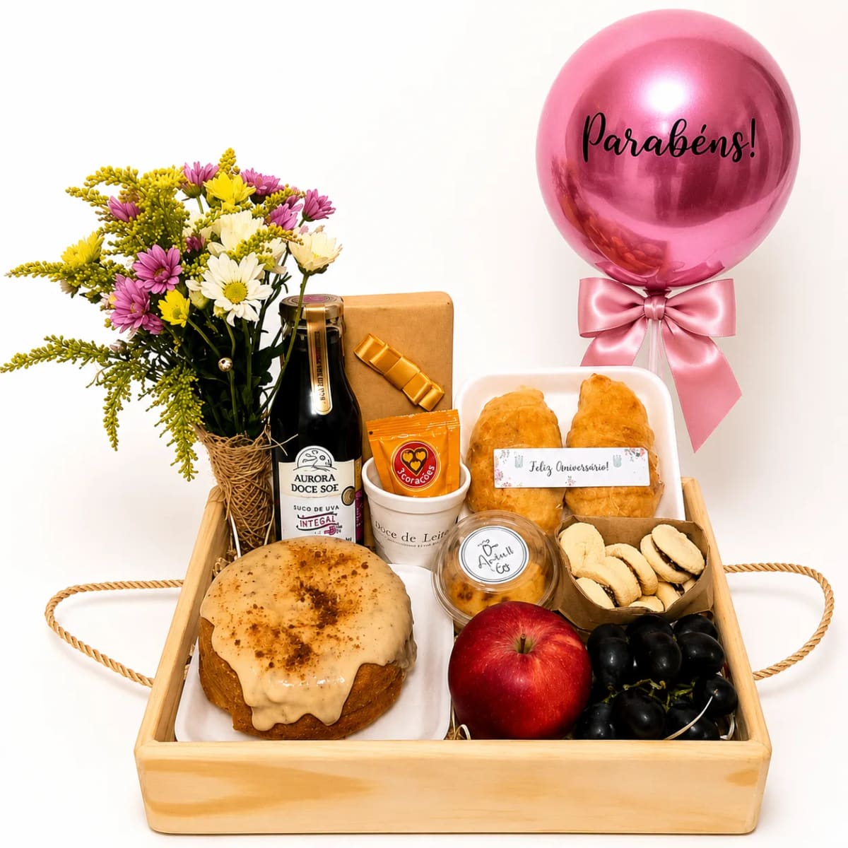 Cesta de Aniversário Com Bolo, Balão Bubble e Biscoitos Caseiros