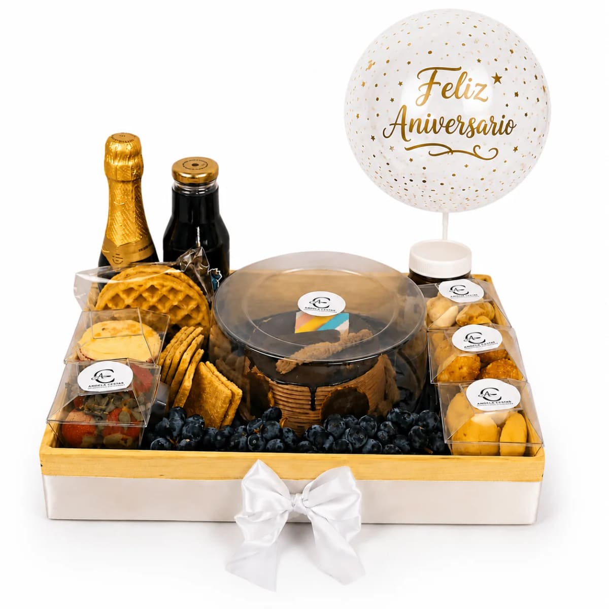 Cesta de Aniversário Com Espumante, Bolo, Salgados e Nutella.