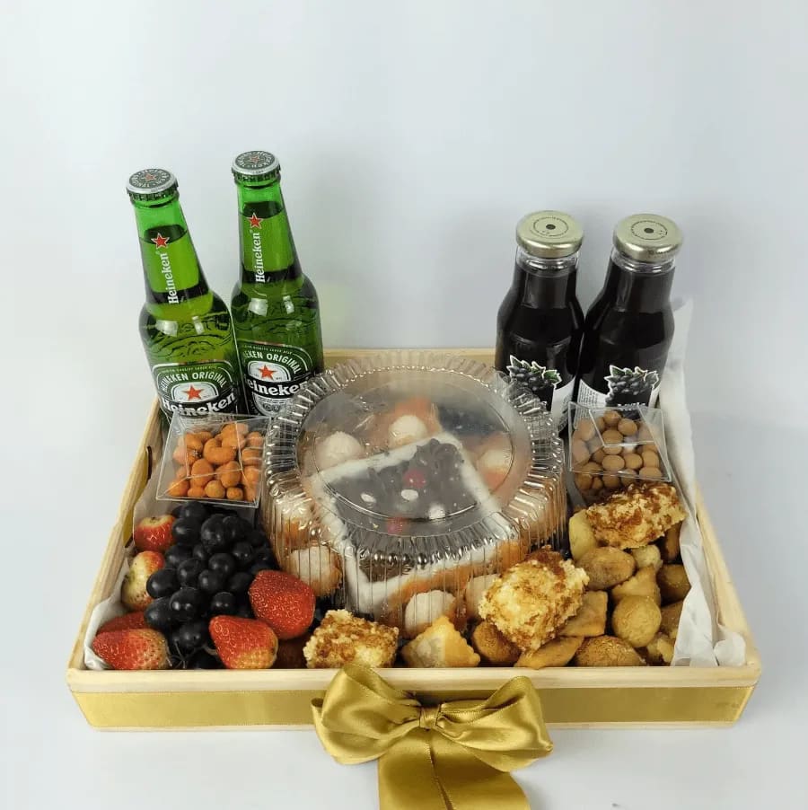 Cesta de Aniversario com Cerveja Bolo e Petiscos